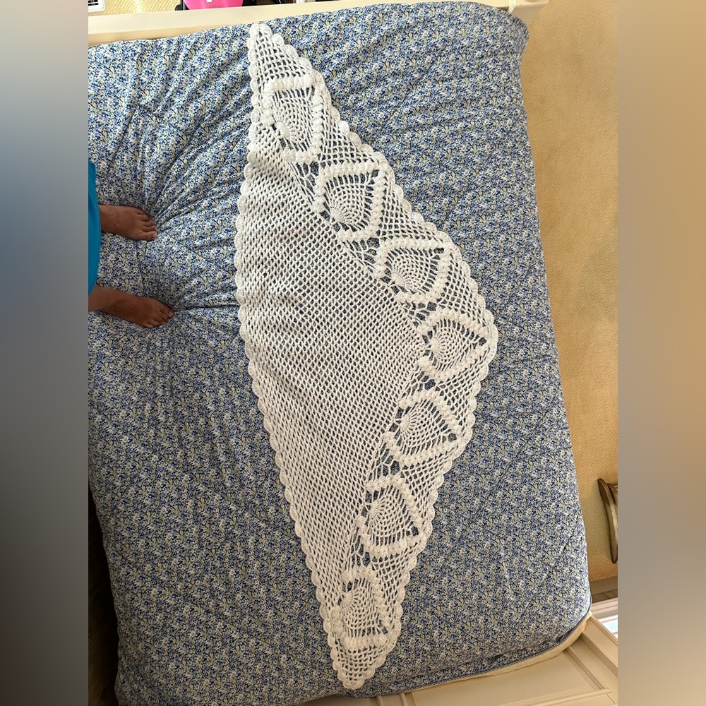 VINTAGE Handmade Chunky Crochet Shawl